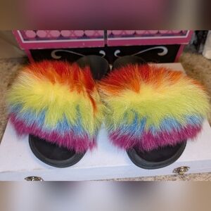Women Multicolored Furry Sandals Size 8 or 9
